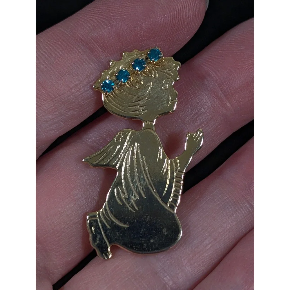 Vintage Praying Child Brooch Gold Tone Blue Rhinestone‎ Religious Pin Birthstone